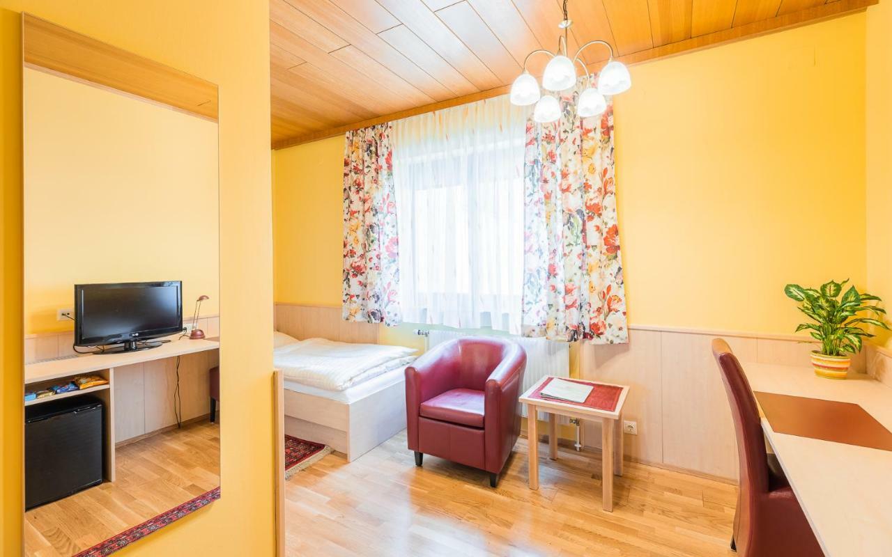 Hotel Garni Steinfeld Bécsújhely Kültér fotó