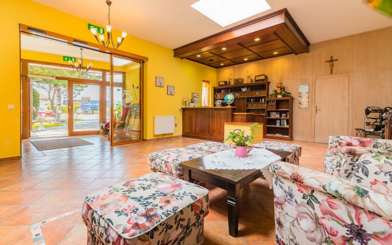 Hotel Garni Steinfeld Bécsújhely Kültér fotó