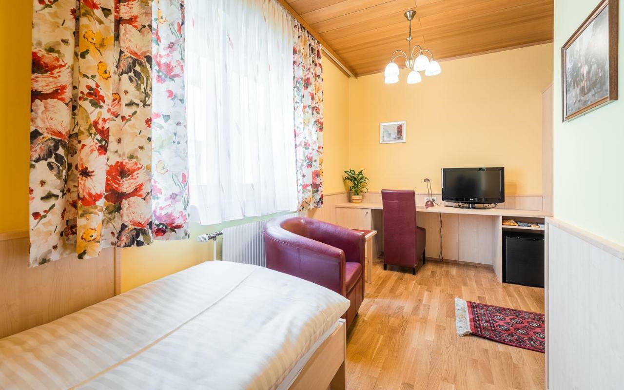 Hotel Garni Steinfeld Bécsújhely Kültér fotó