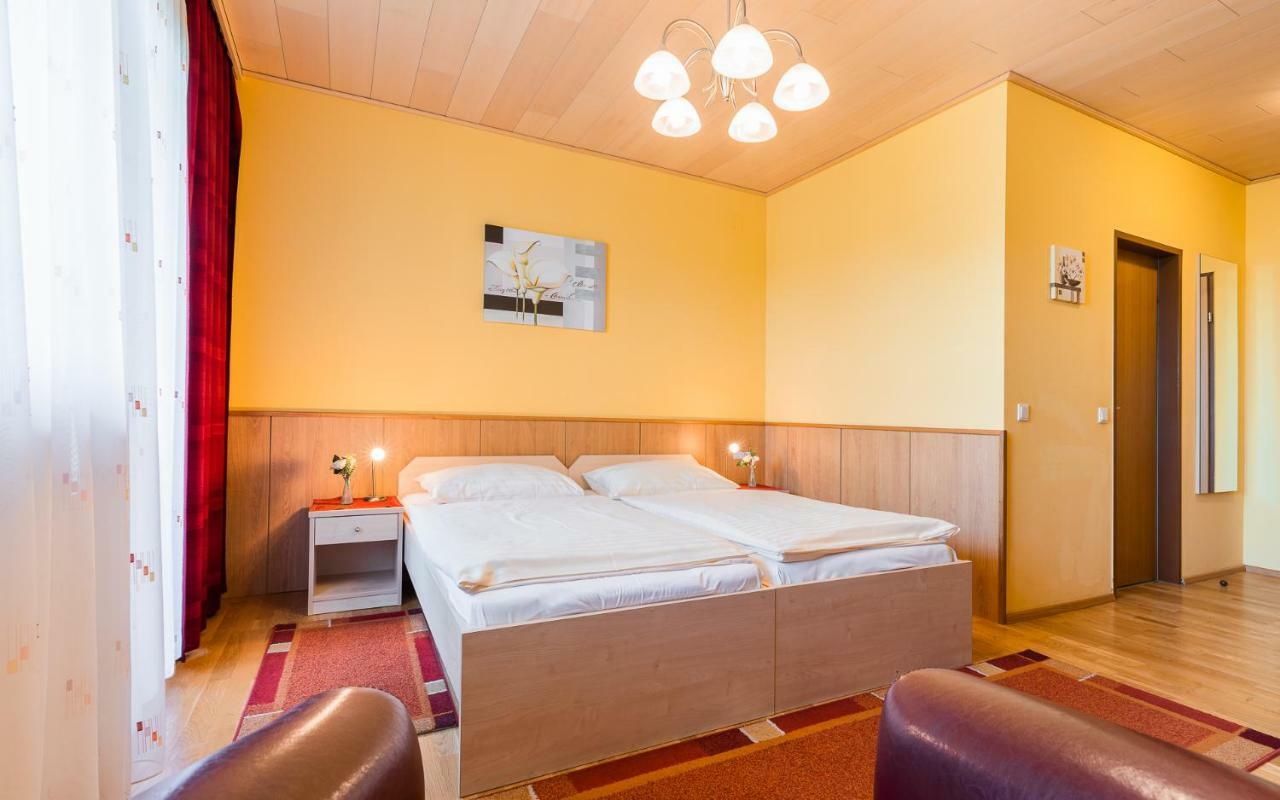 Hotel Garni Steinfeld Bécsújhely Kültér fotó
